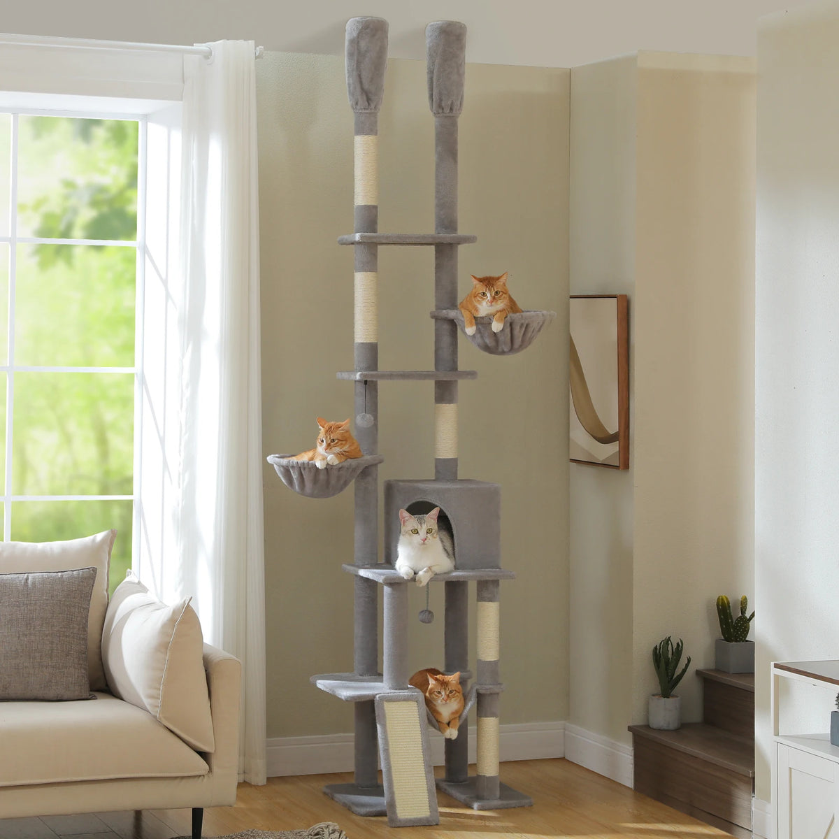 Arbre à chat sol au plafond rose — en situation dans un salon