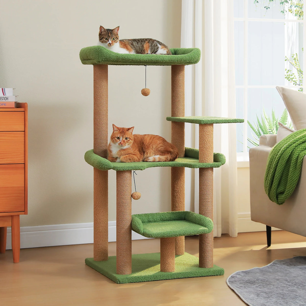 Arbre à chat vert d'angle — en situation dans un salon