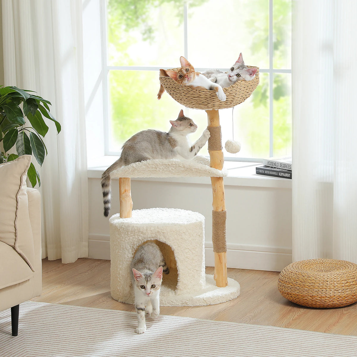 Arbre à chat perchoir fleur bois — en situation dans un salon