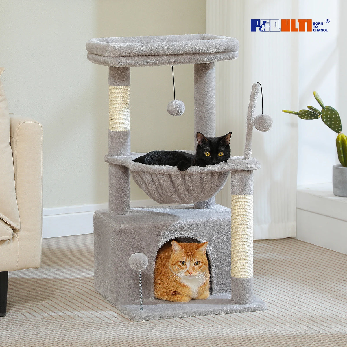 Petit arbre à chat gris — en situation dans un salon