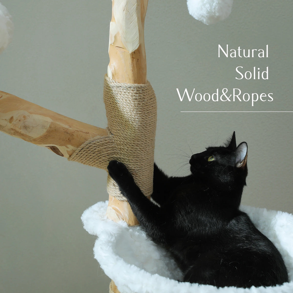 Arbre à chat bois et rotin brun — vu de trois quarts