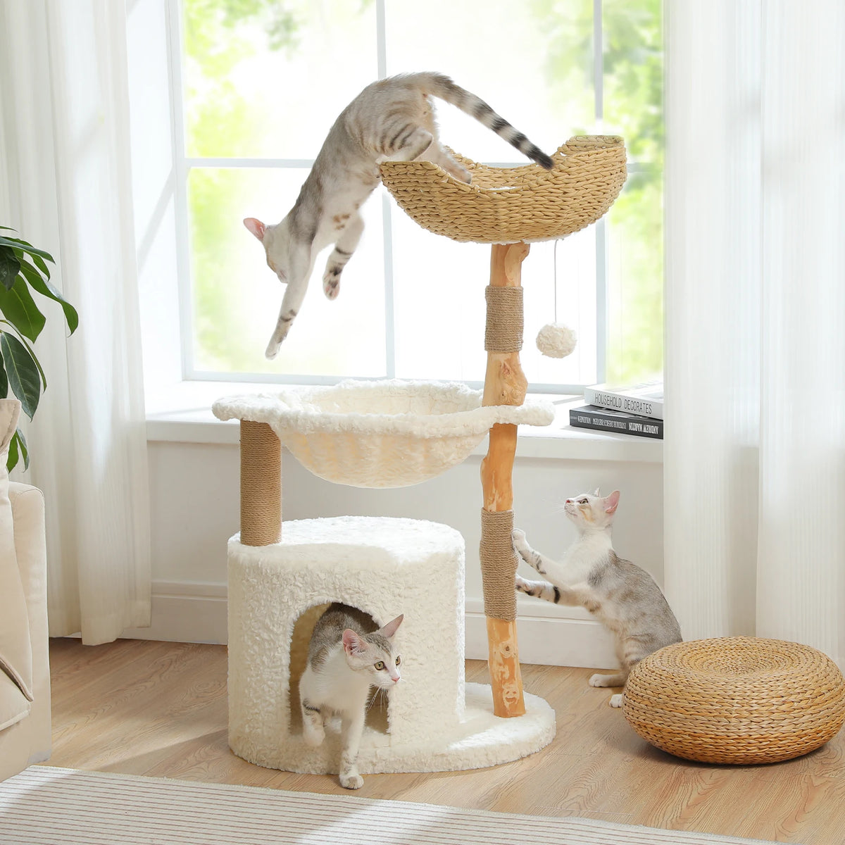 Arbre à chat bois et rotin brun brun vu de trois quarts