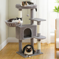Arbre à chat gris 143 cm — en situation dans un salon