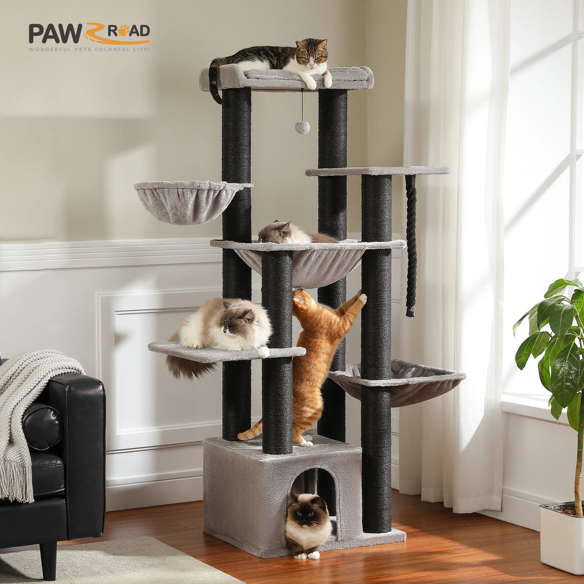 Arbre à chat beige 170 cm — en situation dans un salon