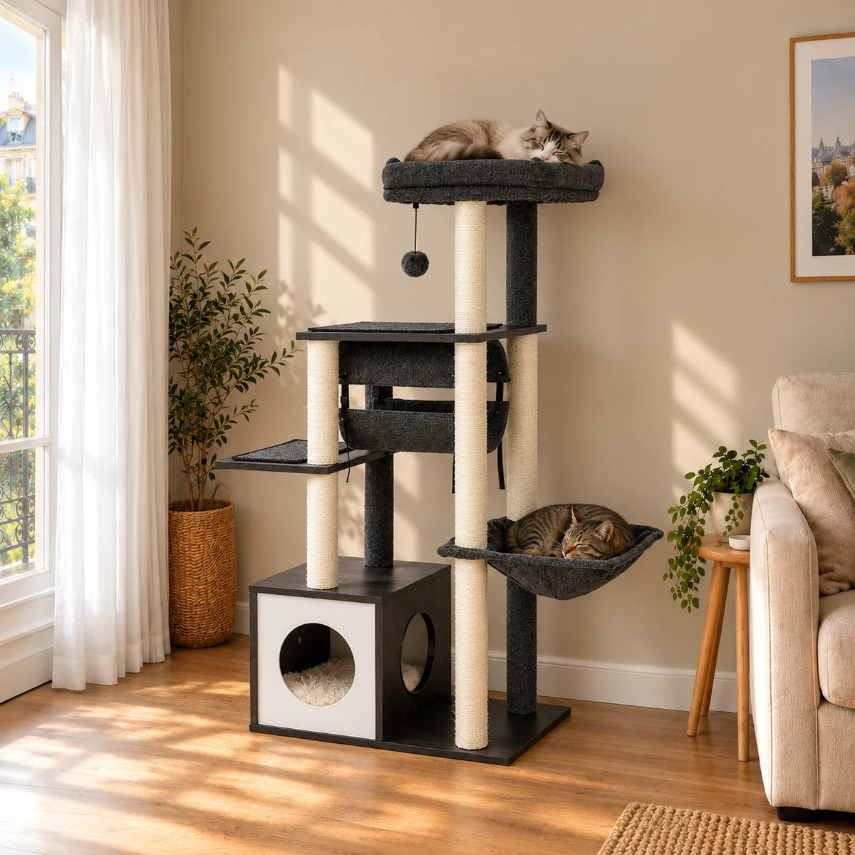 Arbre à chat Ash gris anthracite dans un salon avec deux chats endormis