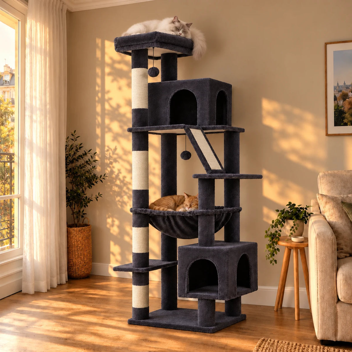 Arbre à chat Slate anthracite dans un salon au coucher du soleil avec deux chats endormis