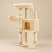 Arbre à chat Oat beige avec niche, hamac et rampe sur fond beige