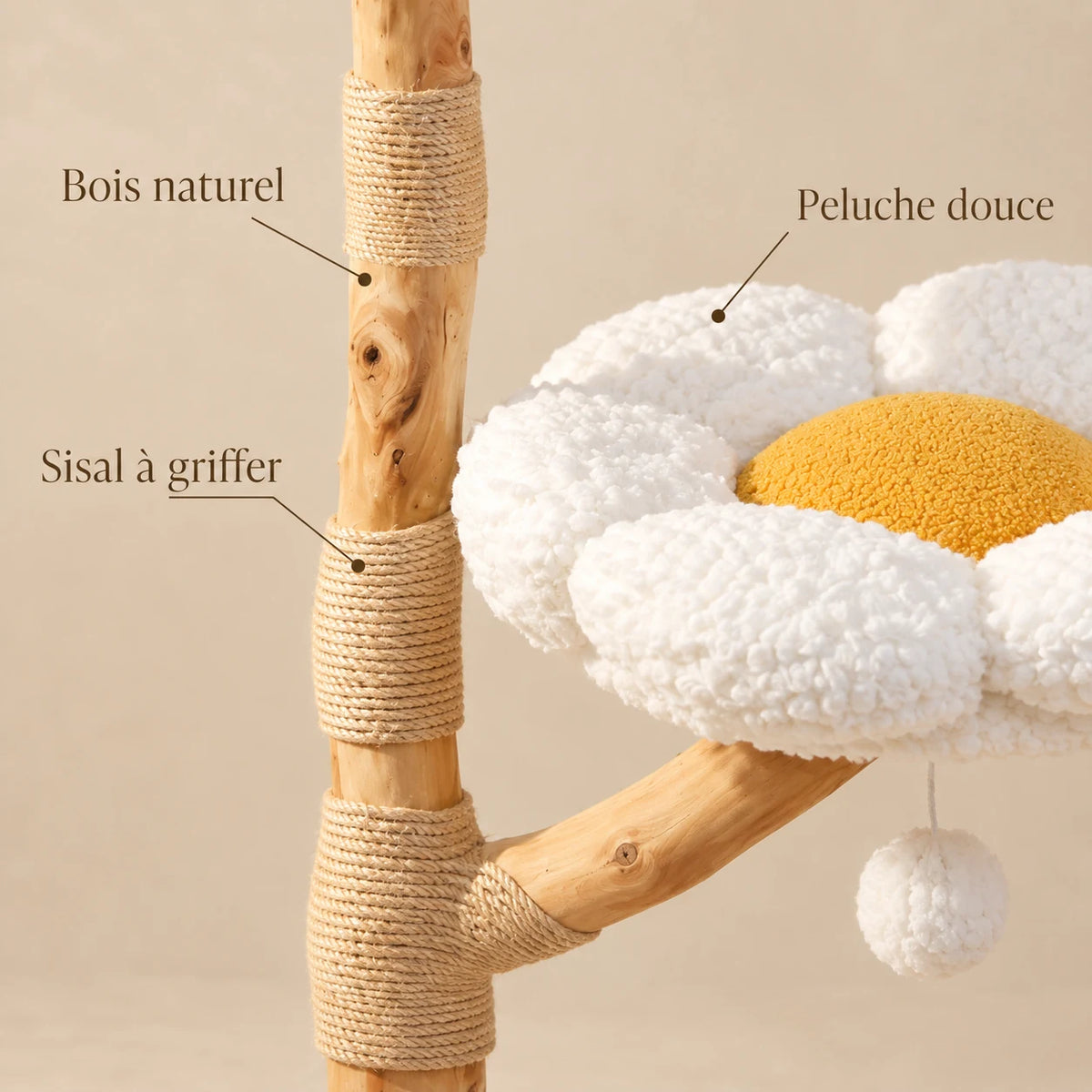 Détails du bois naturel, de la corde de sisal et de la peluche blanche de l’arbre à chat Willow
