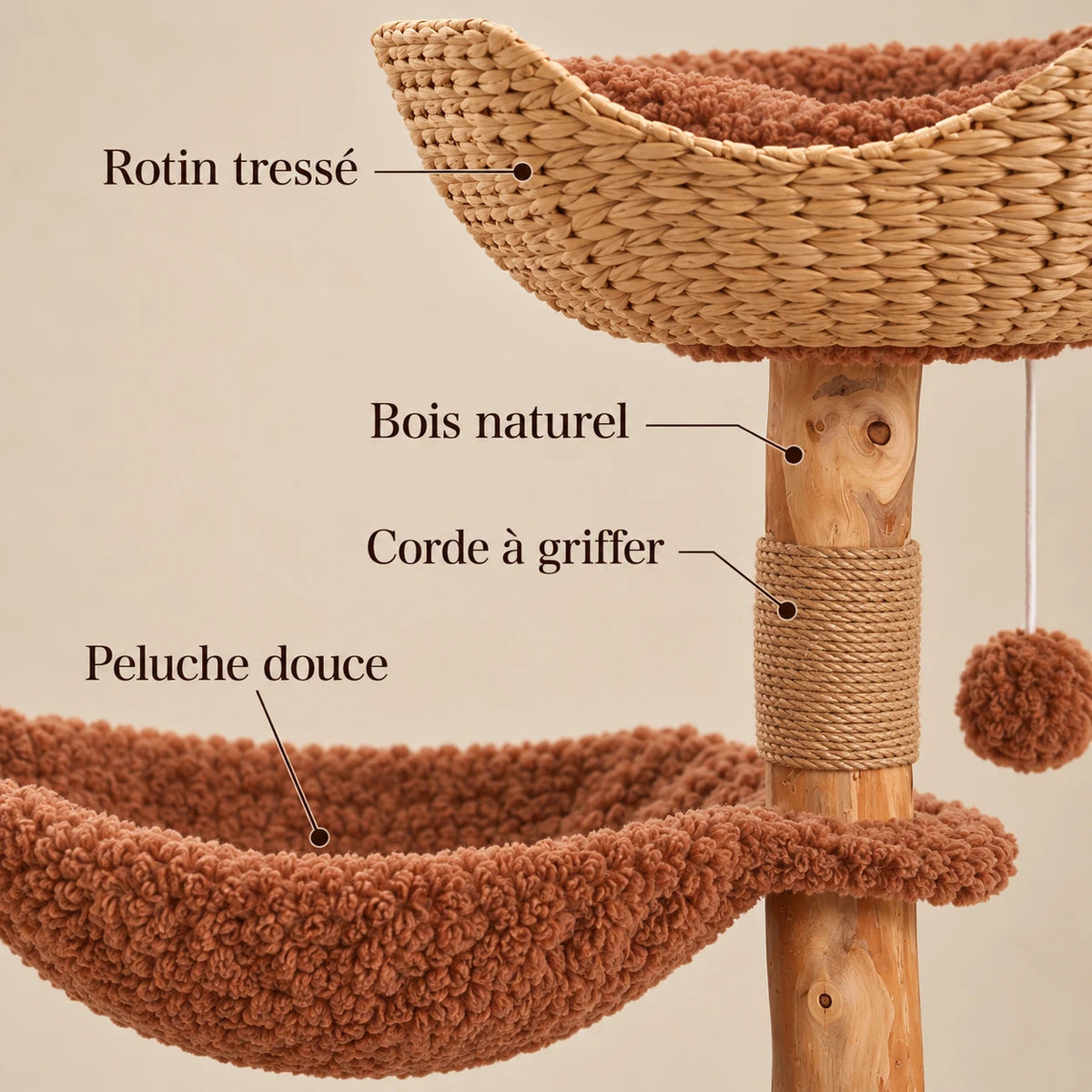 Détails du rotin tressé, du bois naturel, de la corde et de la peluche brune de l’arbre à chat Alder