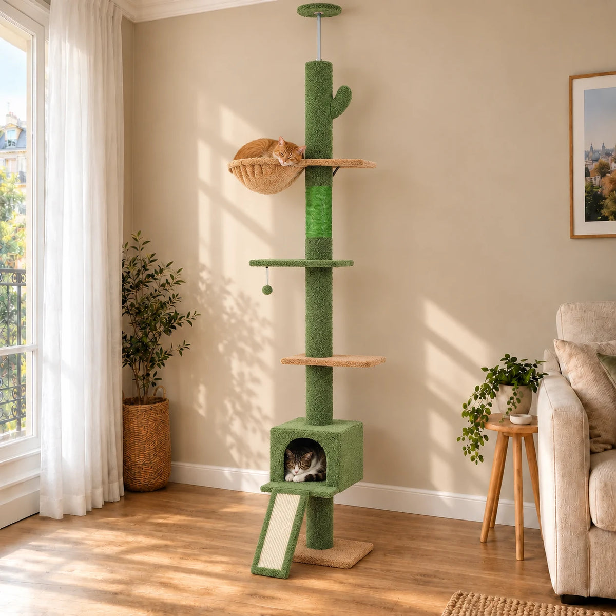 Arbre à chat cactus Laurel installé contre le mur du salon, avec deux chats endormis
