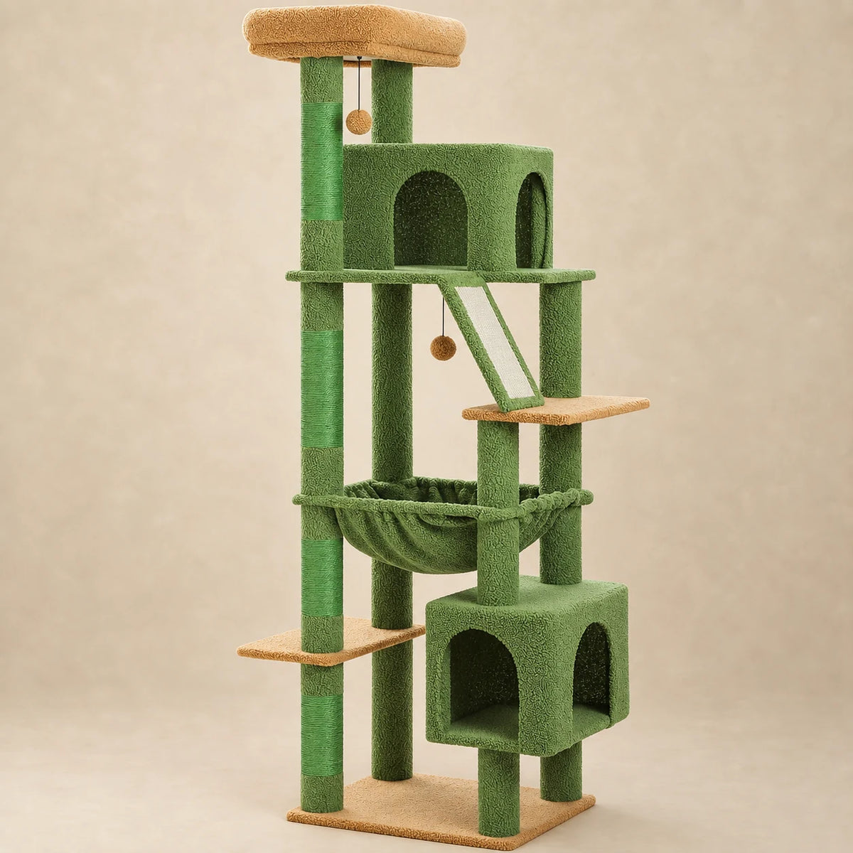 Arbre à chat Ivy vert mousse et beige de 180 cm avec deux niches et hamac sur fond beige