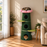 Arbre à chat Fern vert dans un salon avec deux chats endormis, trois niches et perchoir fleur rose