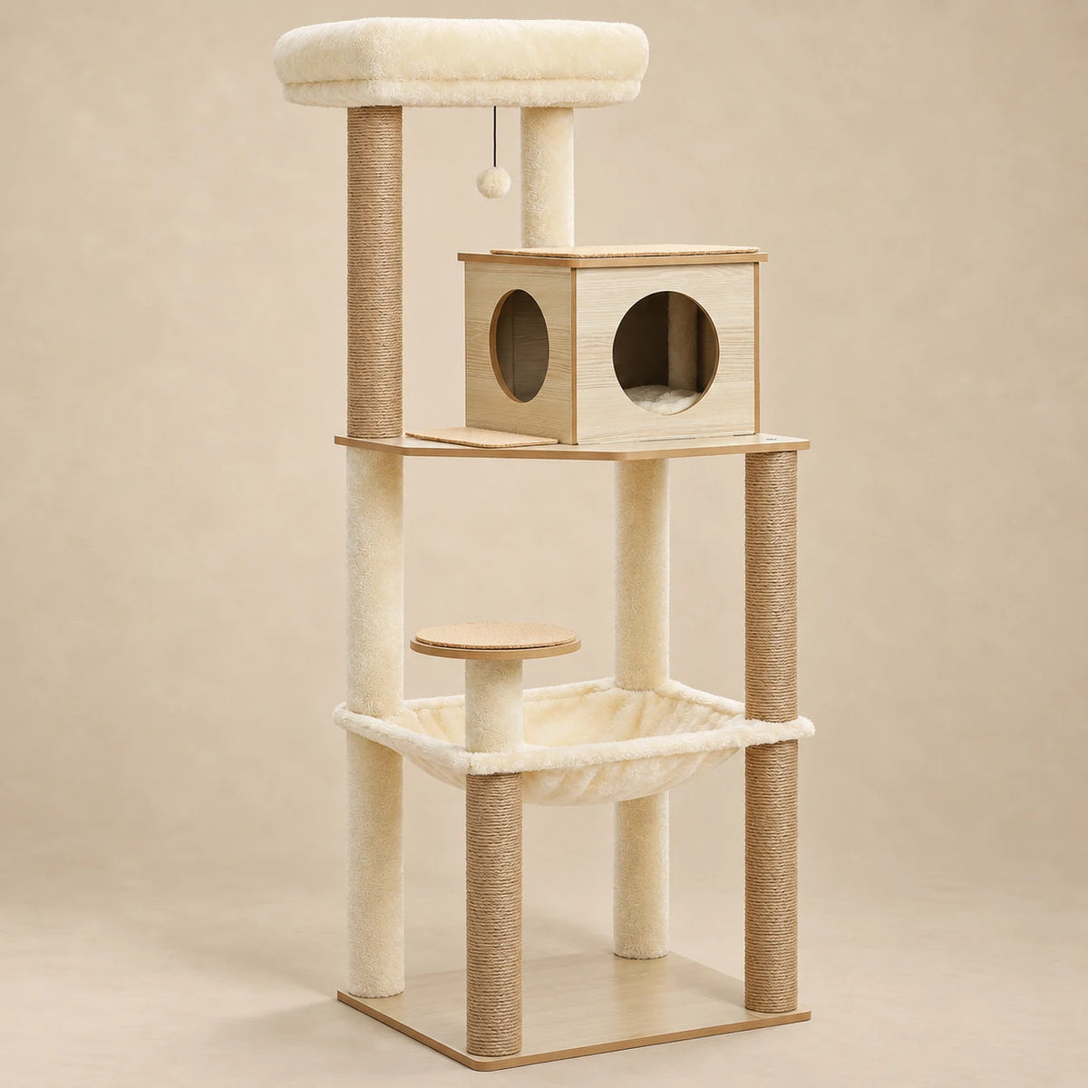 Arbre à chat Cedar beige et effet bois de 143 cm avec niche, hamac intérieur et lit haut sur fond beige