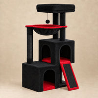 Arbre à chat Ember noir et rouge de 104 cm avec deux niches, hamac, rampe et perchoir sur fond beige