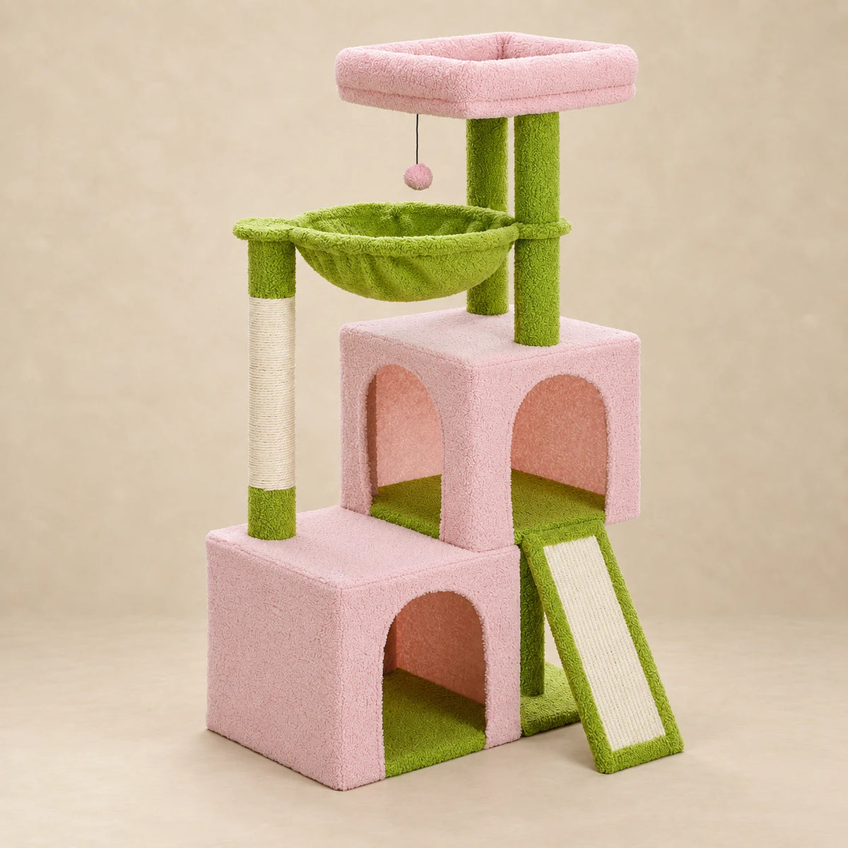 Arbre à chat rose et vert Camellia de 104 cm avec deux niches, hamac et rampe, vue entière sur fond beige