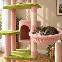 Chat endormi dans le hamac rose de l’arbre à chat Rosie, détail de la niche et des plateformes vertes