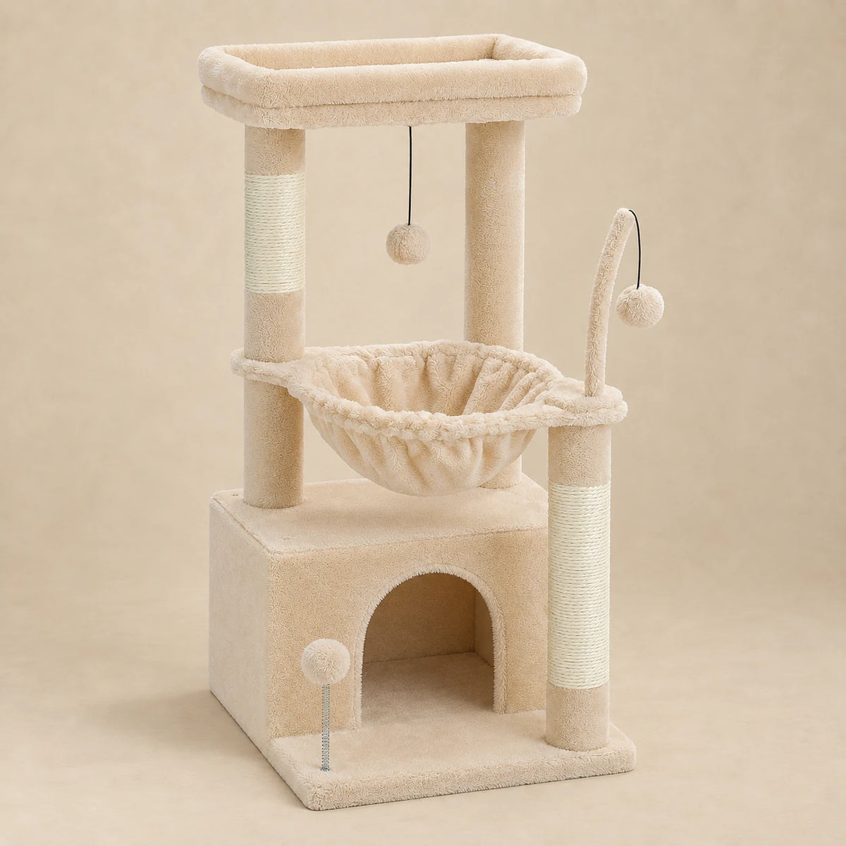 Arbre à chat Nutmeg beige de 84 cm, vue entière sur fond studio beige